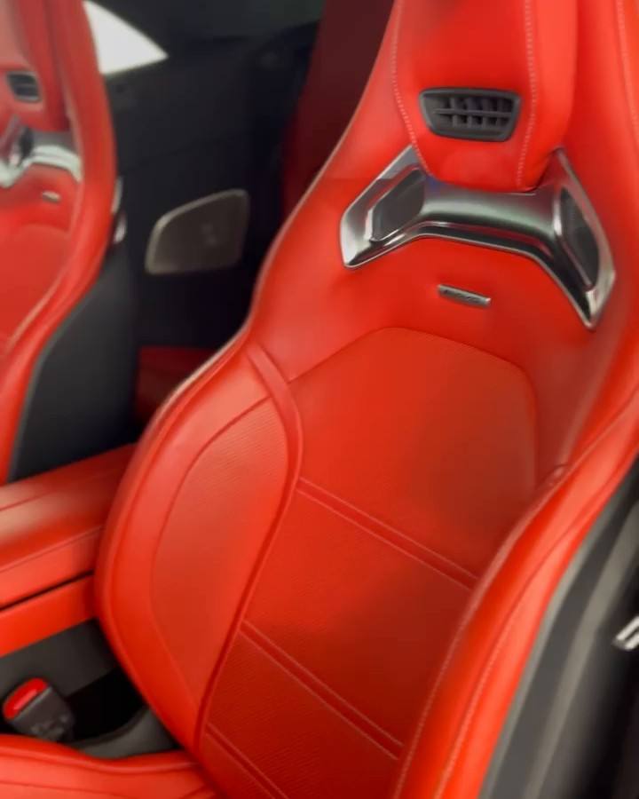 Mercedes-AMG: piel roja protegida con cerámico para interiores