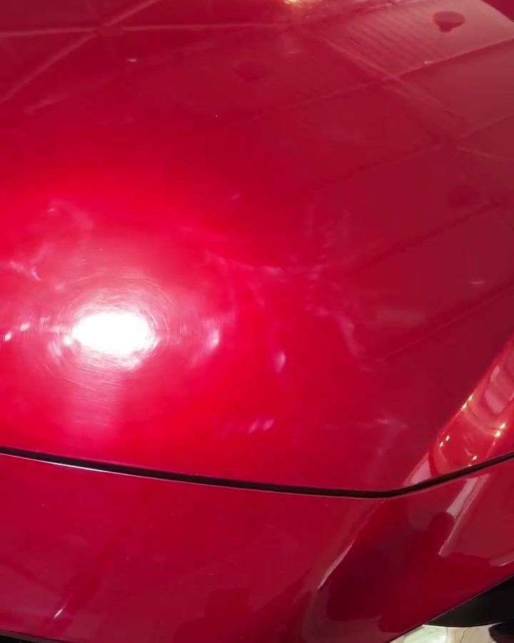Mazda rojo: antes — Corrección de pintura