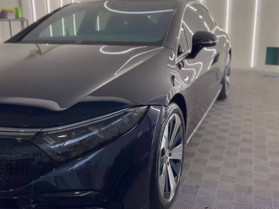 Mercedes-Benz EQS en la cabina de luz de Detailing Factory, San José Insurgentes, CDMX
