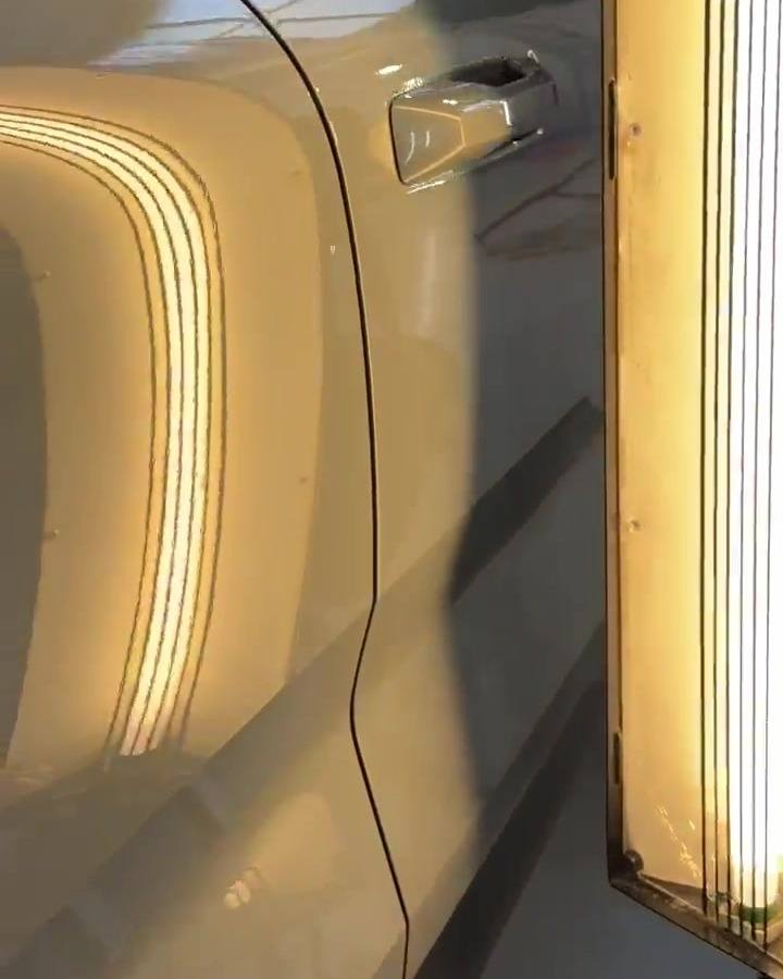 Puerta revisada con luz dirigida